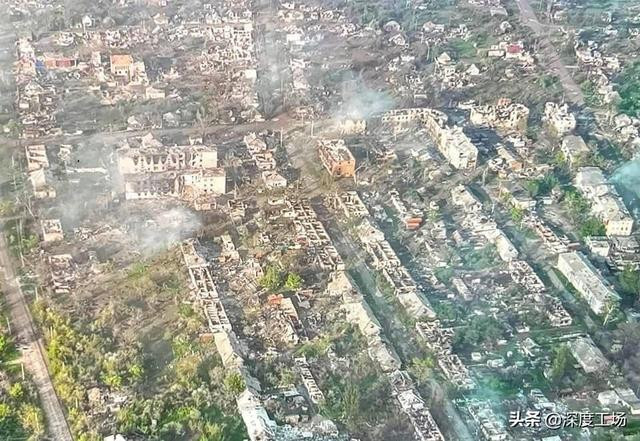 Như vậy con số thương vong này là rất lớn, có tổng cộng 60.000 binh sĩ tinh nhuệ của Ukraine ở khu vực Donbas. Trong đó có 20.000 người đã bị chết và bị thương trong một tháng. Vậy tổng số tổn thất sau bốn tháng chiến tranh sẽ là bao nhiêu?