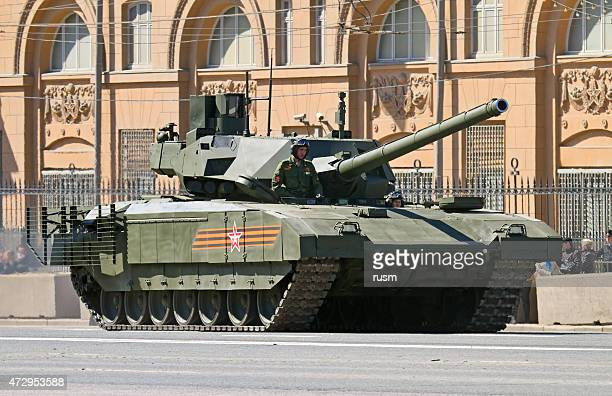 Do đó, Quân đội Nga đưa xe tăng T-14 tới chiến trường Ukraine lần này vì hai lý do, thứ nhất tìm mục tiêu thực chiến phù hợp, để loại xe tăng mới này hoàn thiện, để có thể đưa vào trang bị loạt; thứ hai là rất có thể, Quân đội Nga cần T-14 cũng sẽ khích lệ tinh thần của binh sĩ. 