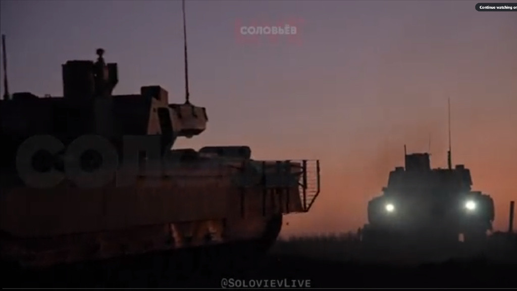 Người dẫn chương trình truyền hình Nga Vladimir Solovyov đã chia sẻ một số hình ảnh và video về xe tăng T-14 Armata trên mạng xã hội. Theo một số nguồn tin của truyền thông Nga, những chiếc xe tăng này đang chuẩn bị được triển khai ở chiến trường Donbass.