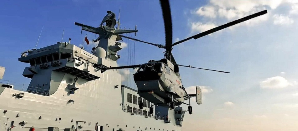 Vừa qua, một chiếc Ka-31 được nhìn thấy trên tàu đổ bộ trực thăng mang tên Quảng Tây; đây là chiếc tàu đổ bộ thứ hai thuộc lớp Type 075 đi vào hoạt động. Hiện Hải quân Trung Quốc có ba tàu tàu đổ bộ trực thăng lớp Type 075.