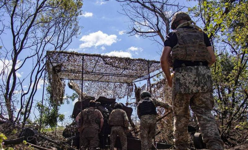 Quân đội Ukraine liên tục luân chuyển quân để duy trì khả năng tấn công. Tiền phương của quân đội Ukraine đã đến phía ngoài làng Rabotino, vì vậy quân phòng thủ Nga ở đó sẽ liên tục bị tấn công bằng đạn chùm, đạn nổ mạnh và máy bay không người lái của Ukraine.