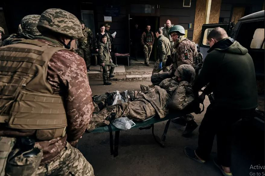 Tóm lại, không còn nghi ngờ gì nữa, việc Ukraine quyết tâm đánh chiếm Bakhmut và đường lối của họ rất đúng đắn. Tuy nhiên, ý chí chủ quan không thể thay đổi được thực tế khách quan; chiếm được hai ngôi làng này cũng có thể là một điều dấu hiệu cho thấy, nỗ lực phản công của quân đội Ukraine tại Bakhmut đã kết thúc.