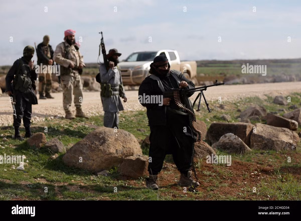 Một chuyên gia Nga phân tích: “Những phiến quân này thường xuyên tổ chức các cuộc tấn công khủng bố vào quân đội Nga. Việc tập trung với số lượng đông chiến binh như vậy, là cơ hội để quân đội Nga có thể gây ra thiệt hại lớn cho đối phương”.