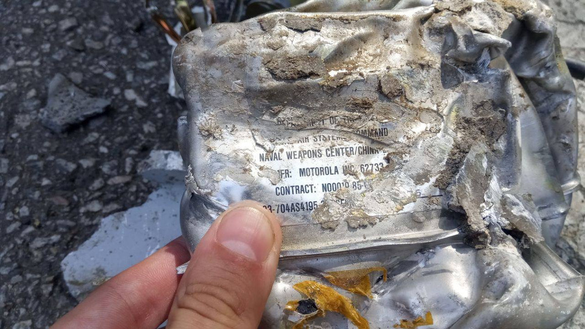 Điều này được chứng minh bằng việc đánh dấu tương ứng trên tên lửa, cho thấy thực tế là việc sửa chữa tên lửa, được cho là diễn ra sớm nhất vào năm 1991. Trong ảnh chụp, người xem có thể thấy các dấu hiệu đặc biệt trên nhãn mác của tên lửa.