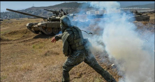 Là bên tấn công, Quân đội Nga dẫn đầu và chiếm đóng một số làng mạc và thị trấn, và Quân đội Ukraine ngay lập tức mở cuộc phản công.