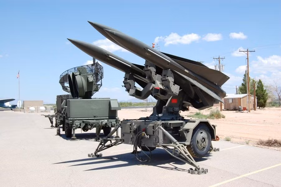 MIM-23 HAWK đã trở thành một trong những vũ khí phòng không tầm trung chủ lực trong hệ thống phòng không đa tầng của Mỹ và các quốc gia đồng minh trong Chiến tranh Lạnh và vẫn tiếp tục phục vụ trong biên chế chiến đấu cho đến ngày nay.