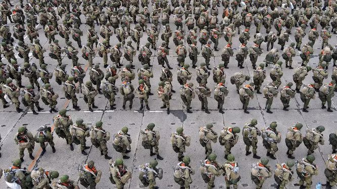 Các chuyên gia cho rằng, sẽ không có khởi đầu của bất kỳ cuộc xung đột nào, như các nhà phân tích phương Tây lo ngại; nhưng khả năng cao nhất sẽ là việc triển khai các lực lượng khổng lồ trên các khu vực biên giới giữa Nga và các nước NATO, bao gồm cả các loại vũ khí mới nhất của Nga.