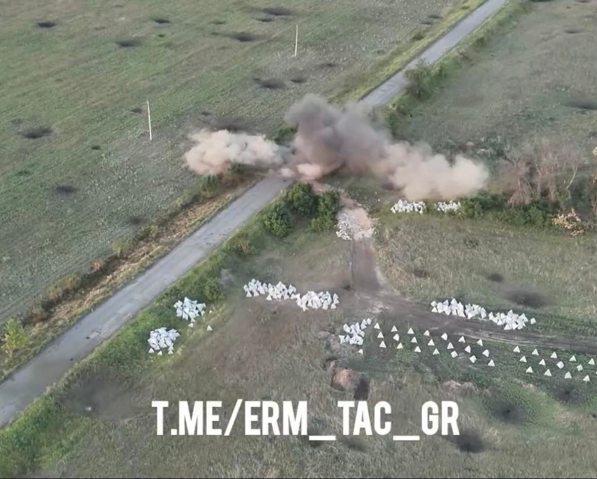 Cùng lúc đó, tại một trong những khu vực, các nhóm tấn công của quân Ukraine đã rơi vào con đường "nút cổ chai", do khu vực này trước đây lực lượng công binh của Quân đội Ukraine đã xây dựng "Phòng tuyến Syrsky", nhằm ngăn chặn quân Nga. 