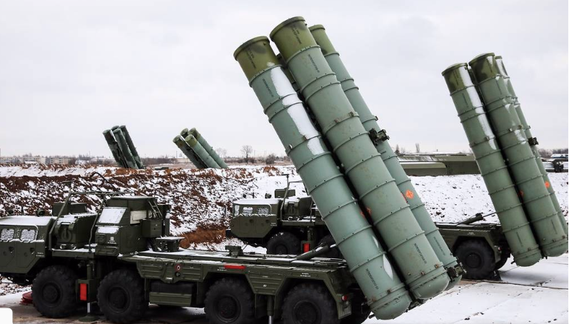 Do hạn chế về độ cong của trái đất nên không có bất kỳ hệ thống radar mặt đất nào có thể theo dõi các vật thể bay thấp ở cự ly xa; do vậy tên lửa 40N6 được phát triển để sử dụng dữ liệu ngắm mục tiêu từ các radar trên không khác nhau; trong đó “radar bay” A-50U là phương tiện tuyệt vời.