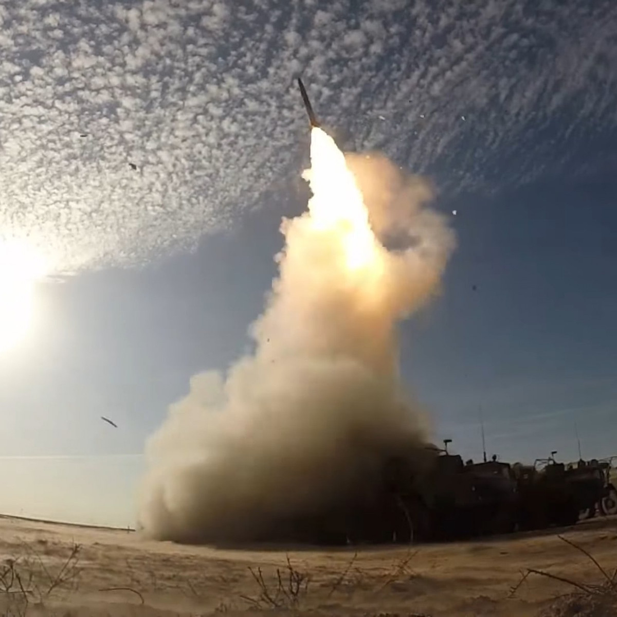 Ngoài ra, radar Sky-T có thể hoạt động tốt như một hệ thống cảnh báo tấn công tên lửa, tức là đồng thời phục vụ cho hệ thống phòng không và chống tên lửa quốc gia.