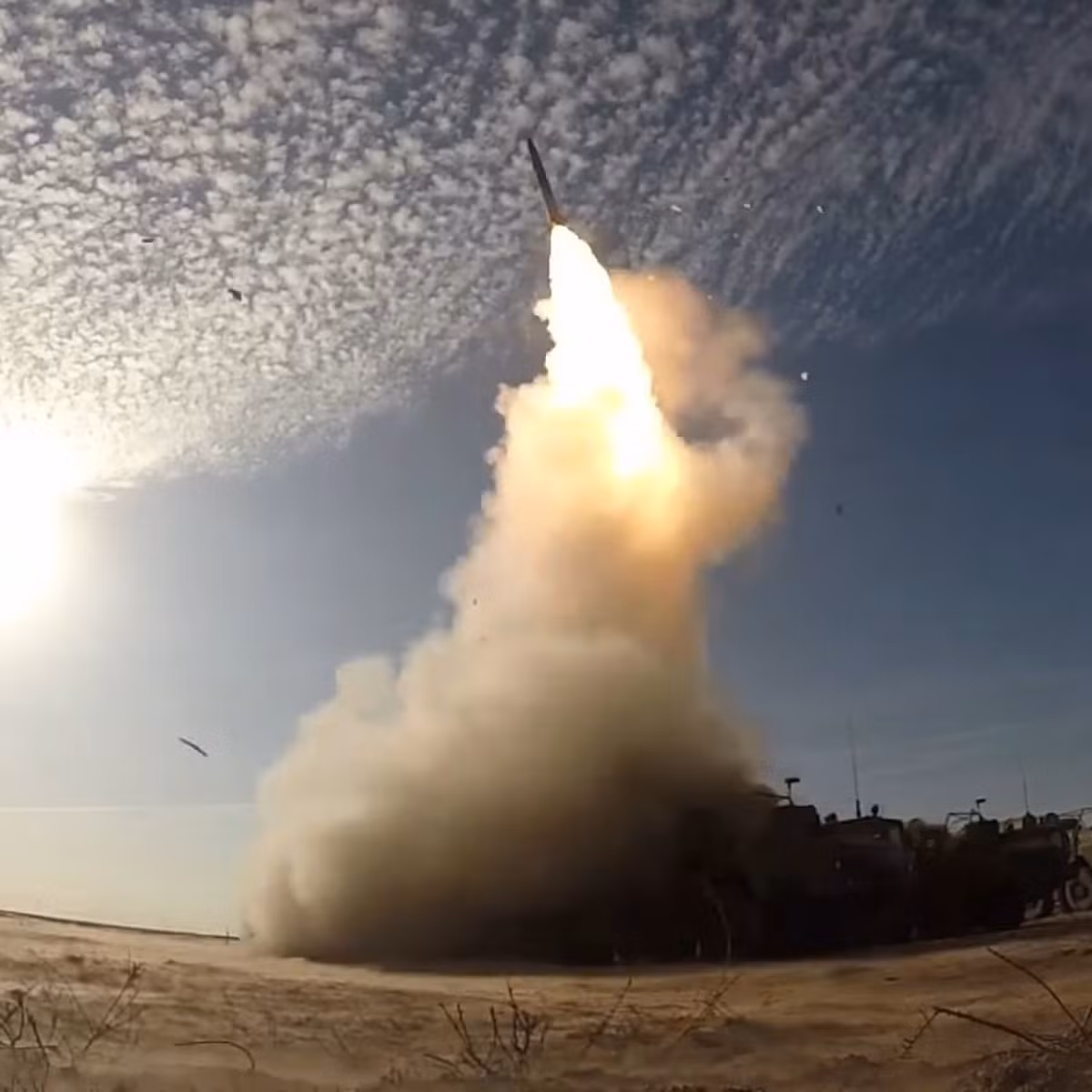 Ngoài ra, radar Sky-T có thể hoạt động tốt như một hệ thống cảnh báo tấn công tên lửa, tức là đồng thời phục vụ cho hệ thống phòng không và chống tên lửa quốc gia.