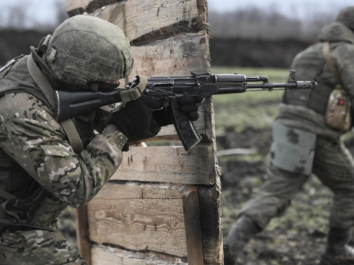 Vào ngày 6/8, quân đội Nga đã đẩy lùi hai cuộc tấn công của Ukraine theo hướng Zaporozhye. Trên hướng Donetsk, Cụm tập đoàn quân Nam của Nga đã đẩy lùi 5 cuộc tấn công của Ukraine vào các khu định cư Donetsk Klesyevka, Pevomyskoye, Neverskoye và Malinka. 