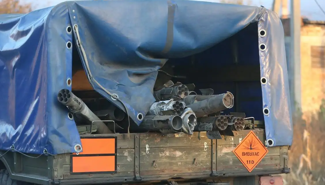 Oleh Zhdanov, nhà phân tích quân sự Ukraine, cho biết cuộc tiến công của Nga ở Severodonetsk và Lysychansk là một phần trong đà tấn công tổng lực mà Moskva phát động gần đây. Ông cho biết, cường độ giao tranh và các cuộc tiến công của Nga những ngày qua đã khiến Ukraine bất ngờ.