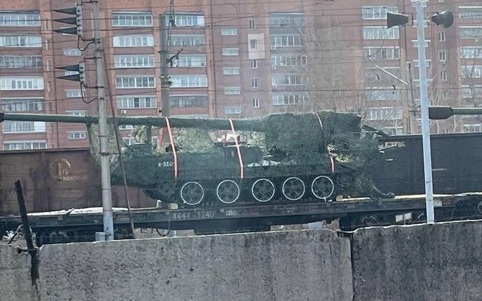 Không chỉ đưa quân sang chiến đấu, Triều Tiên đã cung cấp cho RFAF một số lượng lớn đạn pháo các loại; pháo tự hành 170mm, bệ phóng tên lửa 240mm và tên lửa đạn đạo chiến thuật tầm ngắn, tổng cộng khoảng 220 quả.