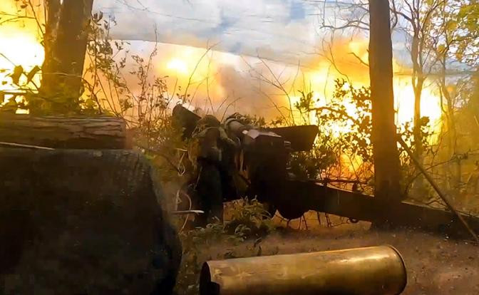 Chính vì tầm quan trọng của Kharkov mà Nga đã quyết định tập trung lực lượng lớn vào cuộc tấn công. Nga biết rất rõ rằng, việc chiếm được thành phố này không chỉ giành được lợi thế quân sự mang tính quyết định, mà còn giáng một đòn tâm lý nặng nề vào Ukraine. Đối với Nga, đây không chỉ là việc thành lập “vùng đệm an toàn”, mà còn là cuộc chiến thể hiện sức mạnh và sự quyết tâm.