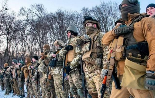 Trong khi đó, động lực của Quân đội Nga hiện nay là lực lượng bán quân sự Wagner (phương Tây gọi là lính đánh thuê). Trong một thế trận bế tắc như ở Soledar, bất ngờ lực lượng Wagner đã mở một cuộc tấn công mãnh liệt và đột phá thành công qua tuyến phòng ngự của các đơn vị Ukraine, được xây dựng vững chắc ở Soledar.