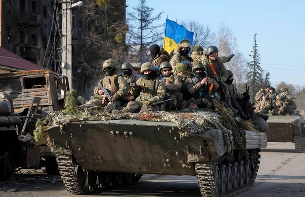 Điều mà quân đội Nga không ngờ tới là ở chiến trường Bakhmut trước đó, Lữ đoàn 39 của Quân đội Ukraine đã bị quân đội Nga đánh thiệt hại nặng, lữ đoàn trưởng bị hy sinh, còn trên thực tế, Lữ đoàn 39 chỉ còn trên danh nghĩa. Nhưng một tuần sau, Lữ đoàn 39 lại xuất hiện ở Bakhmut.