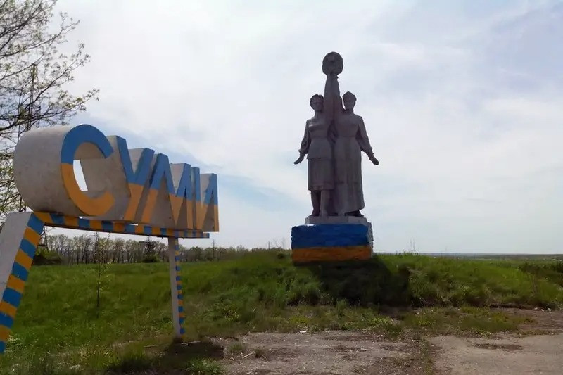 Theo ông Marochko, nhiệm vụ RFAF tiến vào vùng Sumy là “lập vùng đệm để đảm bảo an ninh cho khu vực biên giới Kursk”. Như vậy, thành phố Sumy, thủ phủ của khu vực, trong mọi trường hợp sẽ nằm dưới sự kiểm soát của RFAF, vì thành phố này chỉ cách biên giới 30 km và chiều rộng của vùng đệm phải ít nhất là 60 km.