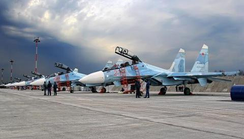 Vào ngày 31/10 vừa qua, các máy bay chiến đấu của Nga đã được phát hiện trên các sân bay khác nhau của khu vực đông bắc Syria, nơi căng thẳng giữa các lực lượng Thổ Nhĩ Kỳ và người Kurd đang gia tăng. Đây là một tín hiệu quan trọng đối với Ankara, khi Nga sẵn sàng răn đe Thổ Nhĩ Kỳ, nhằm giữ gìn an ninh và ổn định trong khu vực.
