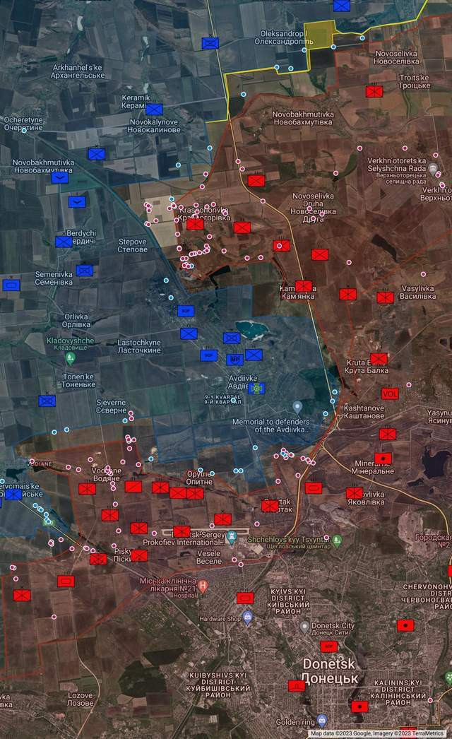 Đồng thời có thông tin cho rằng, quân Ukraine chỉ thiết lập tuyến phòng thủ xung quanh thành phố (chủ yếu ở khu vực Nhà máy than cốc). Tuy nhiên, tuyến phòng thủ của Ukraine ở phía nam thành phố cũng yếu, và quân Nga đang đột phá đến khu công nghiệp và sẽ hoàn thành cuộc bao vây Avdiivka. 