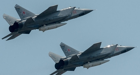 Trên thực tế, MiG-31K Nga không phải là chìa khóa gây hoảng loạn ở Ukraine. Xét cho cùng, loại máy bay chiến đấu đã 40 năm tuổi này đã được sử dụng vài chục năm qua, mặc dù đã được nâng cấp và sửa đổi nhiều lần.