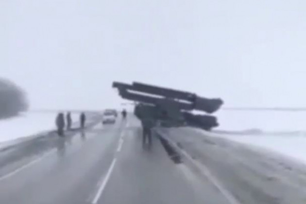 Trước nguy cơ bị Nga và các nước cộng hòa tự xưng thân Nga ở Donbass tấn công từ đường không, Nga đã kịp thời triển khai hệ thống tên lửa phòng không Buk-M3 mới nhất và radar tầm cực xa của hệ thống phòng không S-400 tới biên giới với Ukraine.