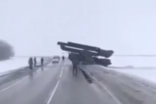 Trước nguy cơ bị Nga và các nước cộng hòa tự xưng thân Nga ở Donbass tấn công từ đường không, Nga đã kịp thời triển khai hệ thống tên lửa phòng không Buk-M3 mới nhất và radar tầm cực xa của hệ thống phòng không S-400 tới biên giới với Ukraine.