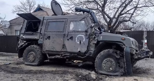 Trong cuộc xung đột Nga-Ukraine, một phần đáng kể trong số các loại thiết bị kỹ thuật mặt đất mà Quân đội Nga bị mất trong giai đoạn đầu và giữa cuộc chiến là các phương tiện chiến đấu bánh lốp. Xe chiến đấu bộ binh bánh lốp đổ nát, gần như "đâu đâu cũng thấy".