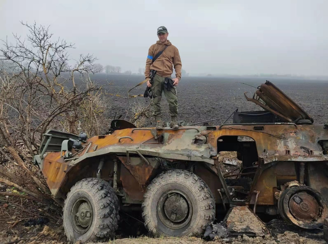 Trong cuộc xung đột giữa Nga và Ukraine, Ukraine đã nhiều lần công bố hình ảnh hoặc video phá hủy các phương tiện quân sự của Nga; trong số đó không chỉ có các loại vũ khí bọc thép hạng nặng như xe tăng chiến đấu chủ lực mà còn có cả xác của nhiều loại xe bọc thép bánh lốp cơ động cao của Nga. . .