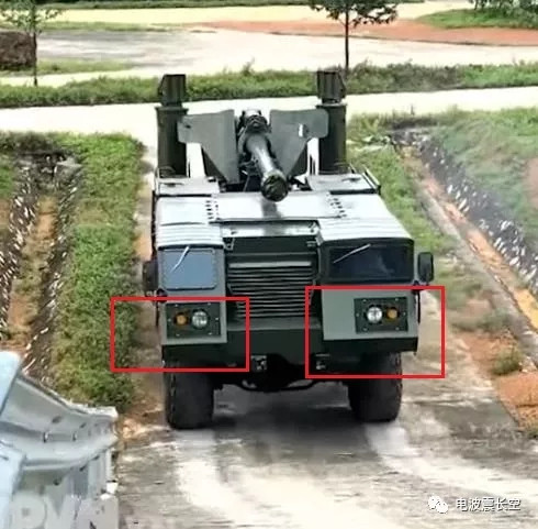 Nhìn từ góc độ chi tiết, khẩu pháo tự hành PTH-130-K255B của Việt Nam về cơ bản đã đi theo phương án sửa đổi theo kiểu của Cuba, ngoại trừ những thay đổi nhỏ ở phần đầu xe. 