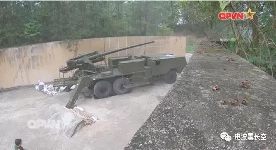 Theo tờ Sina của Trung Quốc, dẫn nguồn Đài Truyền hình Quốc phòng Việt Nam cho biết, Việt Nam đã công bố những hình ảnh thử nghiệm của pháo xe tải PTH-130-K255B 130mm mới do Việt Nam tự phát triển hồi cuối tháng 10 vừa rồi.