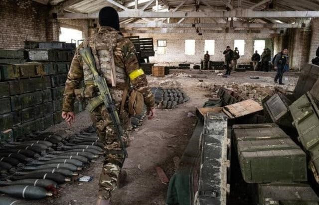 Ở một mức độ lớn, chính Quân đội Ukraine đang bí mật hoạt động trong các đường hầm ở Soledar, thực hiện tìm kiếm các mục tiêu của Nga và hướng dẫn các mục tiêu cho pháo binh Ukraine ở các điểm cao bên ngoài thị trấn, bắn phá vào trong.