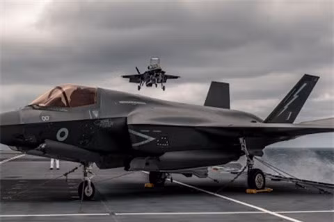 Theo Viện Nghiên cứu Hải quân Mỹ (USNI) ngày 18/11 đưa tin, vụ tai nạn F-35B của Không quân Anh là vụ tai nạn thứ ba của phiên bản máy bay chiến đấu F-35B. Hai vụ đầu tiên xảy ra vào năm 2018 và 2020, đều thuộc biên chế của Thủy quân lục chiến Mỹ.