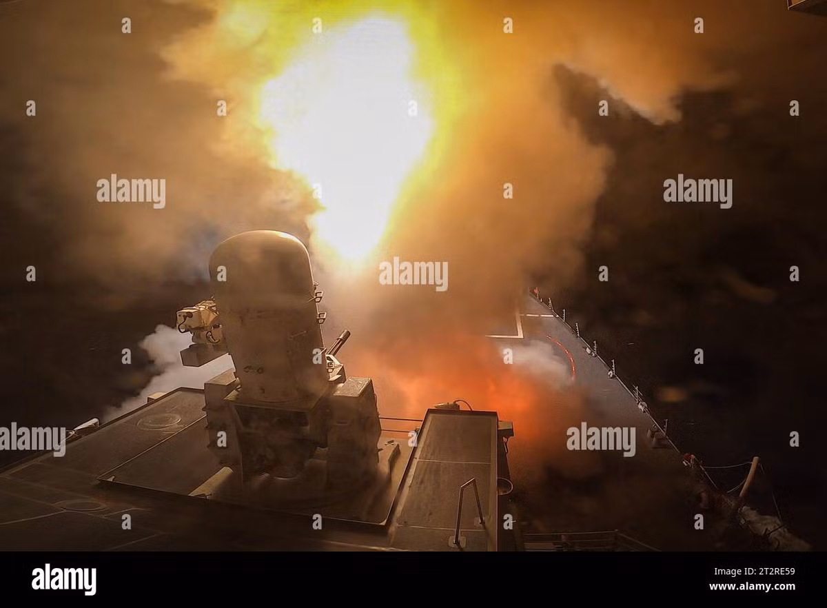 Tàu khu trục DDG-64 Kani của Hải quân Mỹ, đã được triển khai ở Biển Đỏ, Vịnh Aden và các vùng biển khác trong 7 tháng và tham gia 51 trận đánh với lực lượng vũ trang Houthi. Mặc dù DDG-64 chỉ phóng 51 tên lửa phòng không các loại, nhưng số tiền vô cùng lớn. (Nguồn ảnh: Alamy, Navy, Wikipedia).