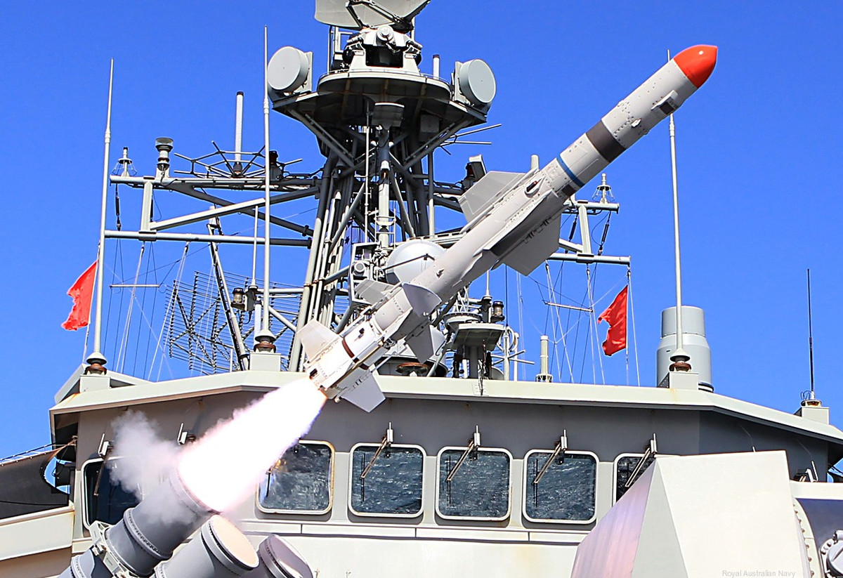 Tên lửa chống hạm AGM-84 Harpoon, là loại tên lửa được trang bị từ giữa những năm 1970, có tốc độ bay Mach 0,85 và tầm bắn 110 km; tầm bắn của phiên bản Block 2 đã được tăng lên 227 km. Giá của mỗi tên lửa là 1,41 triệu USD.