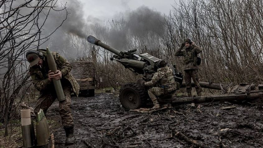 Người ta thường tin rằng, Quân đội Nga đang chịu áp lực rất lớn ở mặt trận phía nam và không có lực lượng dự bị dự phòng để mở các cuộc tấn công ở các mặt trận khác, nhưng kết quả lại ngược lại, người Ukraine đang phải căng mình chống đỡ các cuộc tấn công của Nga, Lopke nhấn mạnh.