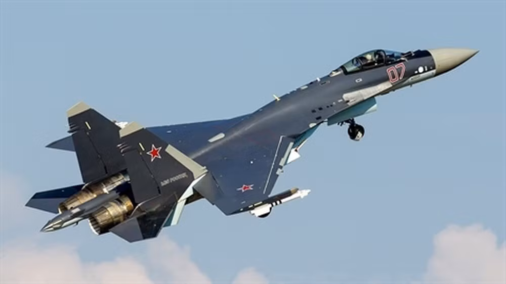 Nếu không có cải tiến gì khác, thì tiêm kích Su-35S của Nga khi thực hiện nhiệm vụ chiến đấu cần mang theo 4 pod gây nhiễu với các tần số khác nhau và có thể thấy điểm yếu của máy bay chiến đấu Nga chính là ở hệ thống điện tử hàng không. 
