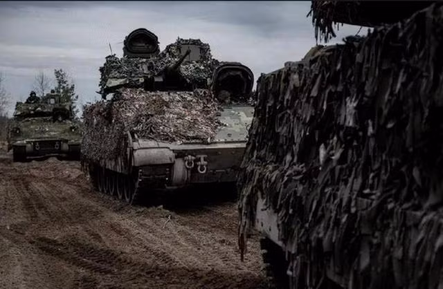 Trong quá trình chiến đấu, UAV trinh sát của Ukraine đã giúp xe chiến đấu bộ binh M2A2 kiểm soát tình hình chiến trường tốt hơn so với xe tăng Nga. Các cuộc tấn công liên tục bằng pháo bắn nhanh 25 mm và bằng UAV tự sát của Ukraine thực hiện vào chiếc T-90M. 