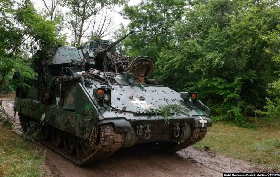Trong trận đánh này, xe chiến đấu bộ binh M2A2 "Bradley" của Ukraine chủ yếu phát huy khả năng kiểm soát tình hình chiến trường. Nhưng bất kỳ phương tiện chiến đấu bộ binh nào, cũng chỉ có giáp mỏng và sẽ bị phá hủy chỉ bằng một đòn đánh trúng. 