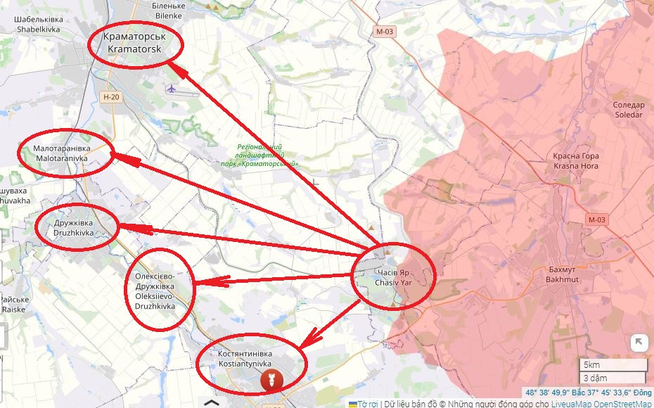 Giao tranh ở khu vực Chasovoy Yar đã diễn ra từ mùa xuân năm nay. Theo các chuyên gia, việc Quân đội Nga chiếm được thành phố này sẽ giúp họ tiếp tục tiến về phía các thành phố Kramatorsk và Slavyansk, hai thành phố lớn nhất còn lại của khu vực Donbass, hiện còn nằm dưới sự kiểm soát của Ukraine.
