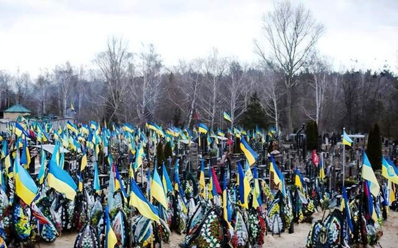 Trong khi đó, hồi giữa tháng này, Tổng thống Ukraine Zelensky khẳng định, con số thương vong của Ukraine thấp hơn nhiều so với của Nga. "Tổn thất của chúng tôi là khoảng 46.000 binh sĩ thiệt mạng, hàng chục nghìn người mất tích khi chiến đấu hoặc bị giam cầm", Tổng thống Zelensky trả lời phỏng vấn hãng tin Mỹ NBC News ngày 16/2.