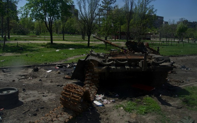 Ngoài ra, Ukraine cũng mất 656 máy bay chiến đấu, gần 300 trực thăng, hơn 44.000 UAV, xấp xỉ 600 hệ thống tên lửa phòng không, gần 22.000 xe tăng và các phương tiện bọc thép khác, 1.500 hệ thống tên lửa phóng loạt, khoảng 22.000 pháo và súng cối, cùng hơn 32.000 xe cơ giới quân sự đặc biệt.