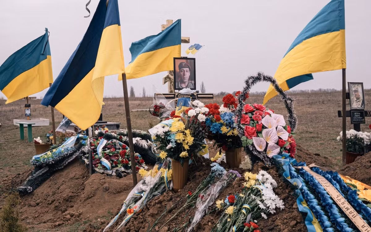 So sánh dữ liệu từ hai khía cạnh, 250.000 lính Nga thiệt mạng, 460.000 lính Ukraine thiệt mạng, 620.000 lính Nga bị thương và 380.000 lính Ukraine bị thương. Về tổng số thương vong, quân đội Nga chịu 870.000 thương vong, trong khi quân đội Ukraine chịu 1 triệu thương vong.