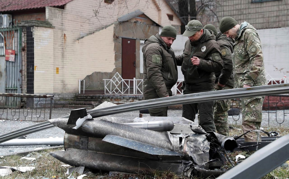 Theo thống kê từ các bên liên quan, Quân đội Nga đã phóng hơn 2.100 tên lửa tầm xa các loại vào các mục tiêu trên lãnh thổ Ukraine. Nhưng theo truyền thông phương Tây dẫn nguồn từ Ukraine và nguồn tin tình báo riêng cho biết, khoảng 60% tên lửa hành trình của Nga bắn trượt mục tiêu, độ chính xác và cường độ tấn công không đủ.