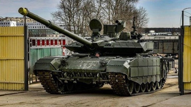 Quân đội Mỹ đã bày tỏ sự cảnh giác cao độ về việc xe tăng T-90M được đưa Nga vào chiến trường Ukraine; đối với Mỹ, đây rõ ràng không phải là một tín hiệu tốt. Theo quan điểm của tờ Military, quân đội Nga đã nhận ra những thiếu sót trong vũ khí của chính mình và đã tiến hành cải tạo và nâng cấp có mục đích.