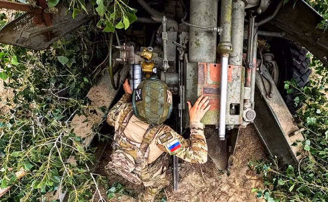 Theo truyền thông Nga đưa tin, Quân đội Nga tiếp tục bao vây, truy kích nhóm quân của Ukraine đã tham gia vào cuộc tấn công vào khu vực Kursk của Nga. Sáng ngày 8/8, phóng viên quân sự Nga Alexander Sladkov xác nhận, bất chấp nhiều thông tin tuyên truyền của truyền thông Ukraine, lực lượng tấn công của Ukraine vẫn không thể chiếm được trung tâm khu vực Sudzha. 