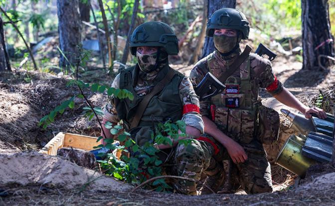 Những cuộc tấn công như vậy của quân Nga vào phía sau sẽ làm khó khăn cho việc tiếp tế cho các đơn vị Ukraine đã tiến sâu vào lãnh thổ Nga từ 10-15 km. Trong khi đó, lực lượng dự bị của Quân đội Nga, đặc biệt là lực lượng dù đã được điều đến Kursk, di chuyển đến khu vực bị đột phá, tiến hành bao vây, chia cắt lực lượng đối phương.