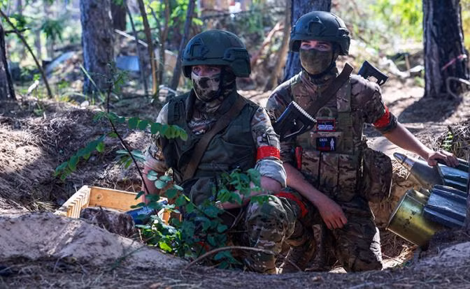 Những cuộc tấn công như vậy của quân Nga vào phía sau sẽ làm khó khăn cho việc tiếp tế cho các đơn vị Ukraine đã tiến sâu vào lãnh thổ Nga từ 10-15 km. Trong khi đó, lực lượng dự bị của Quân đội Nga, đặc biệt là lực lượng dù đã được điều đến Kursk, di chuyển đến khu vực bị đột phá, tiến hành bao vây, chia cắt lực lượng đối phương.