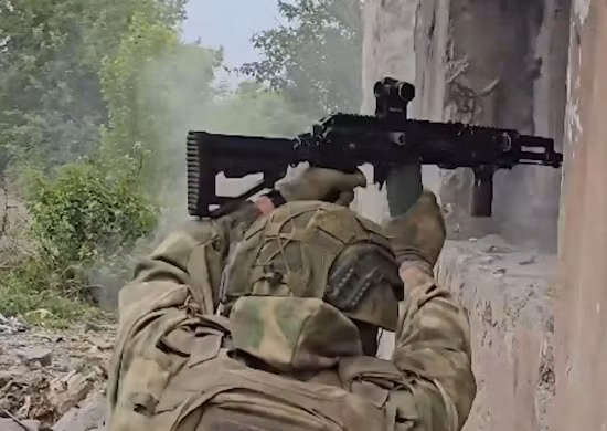 Theo phân tích của kênh Telegram “General-Governor N” cho biết: “Trên thực tế, một sự lặp lại giai đoạn cuối cùng của cuộc tấn công vào Bakhmut, đang diễn ra ở Chasov Yar; giống cả về kế hoạch chiến đấu và bản chất của phòng thủ. Vị trí hiện tại của quân Ukraine là một vòng bán hoạt động, trong đó bất kỳ chuyển động nào cũng bị hỏa lực RFAF bắn phá và nguồn cung cấp đều khó khăn".