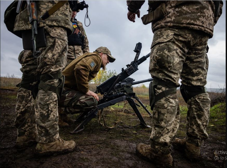 Trên thực tế, tình trạng thiếu huấn luyện của quân đội Ukraine được thể hiện ở nhiều khía cạnh. Thứ nhất, tân binh không có đủ thời gian để tìm hiểu, làm quen với các loại vũ khí, khí tài nên khi sử dụng trong chiến đấu còn lúng túng.
